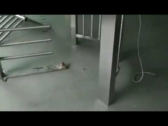 Entre y salga de la barrera peatonal electrónica de las puertas batientes del pilar redondo automático