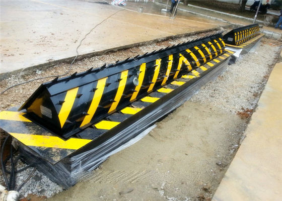 Control del vehículo Bloqueador de carretera eléctrico hidráulico ascendente automático con control PLC de carga en eje 70T y control remoto