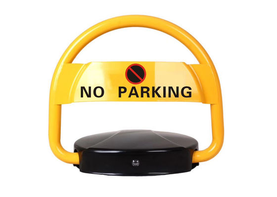 Cerradura de aparcamiento de automóviles de control remoto solar con altura ascendente de 390 mm y marco de rodadura de acero para proteger el espacio de aparcamiento seguro